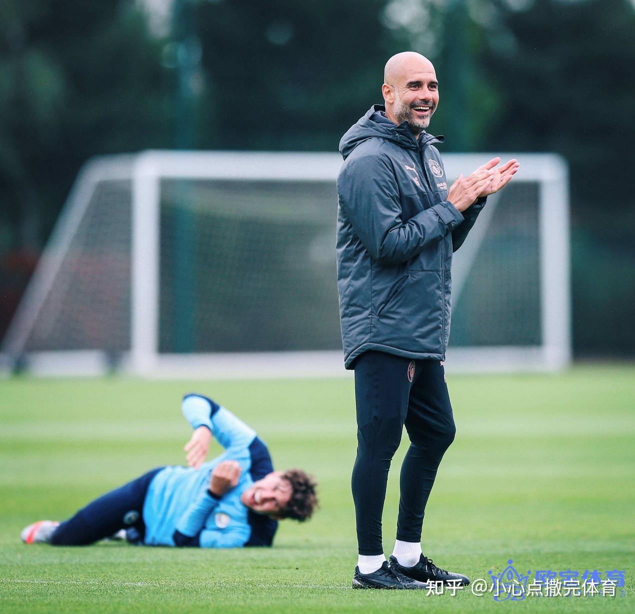 jiuyou-埃因霍温训练开放日，窗口期刷新队史纪录引欢呼，英超在即，资深球员宣示担当的简单介绍